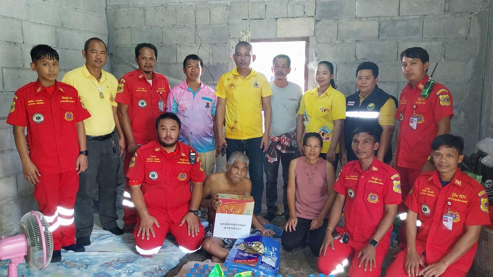 มูลนิธิเพชรเกษมลงพื้นที่เยี่ยมเยียนบ้านผู้พิการผู้สูงอายุและให้กำลังใจพร้อมมอบข้าวสารอาหารแห้ง